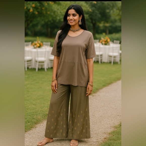 Joe Fresh Tops - ✅Joe Fresh army  green flowy Tshirt & btm chiffon like fabric w/ vents 💚